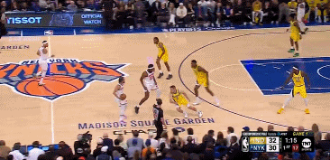 一飞冲天！布伦森突破送抛传 米切尔-罗宾逊腾空暴起双手空接灌筐